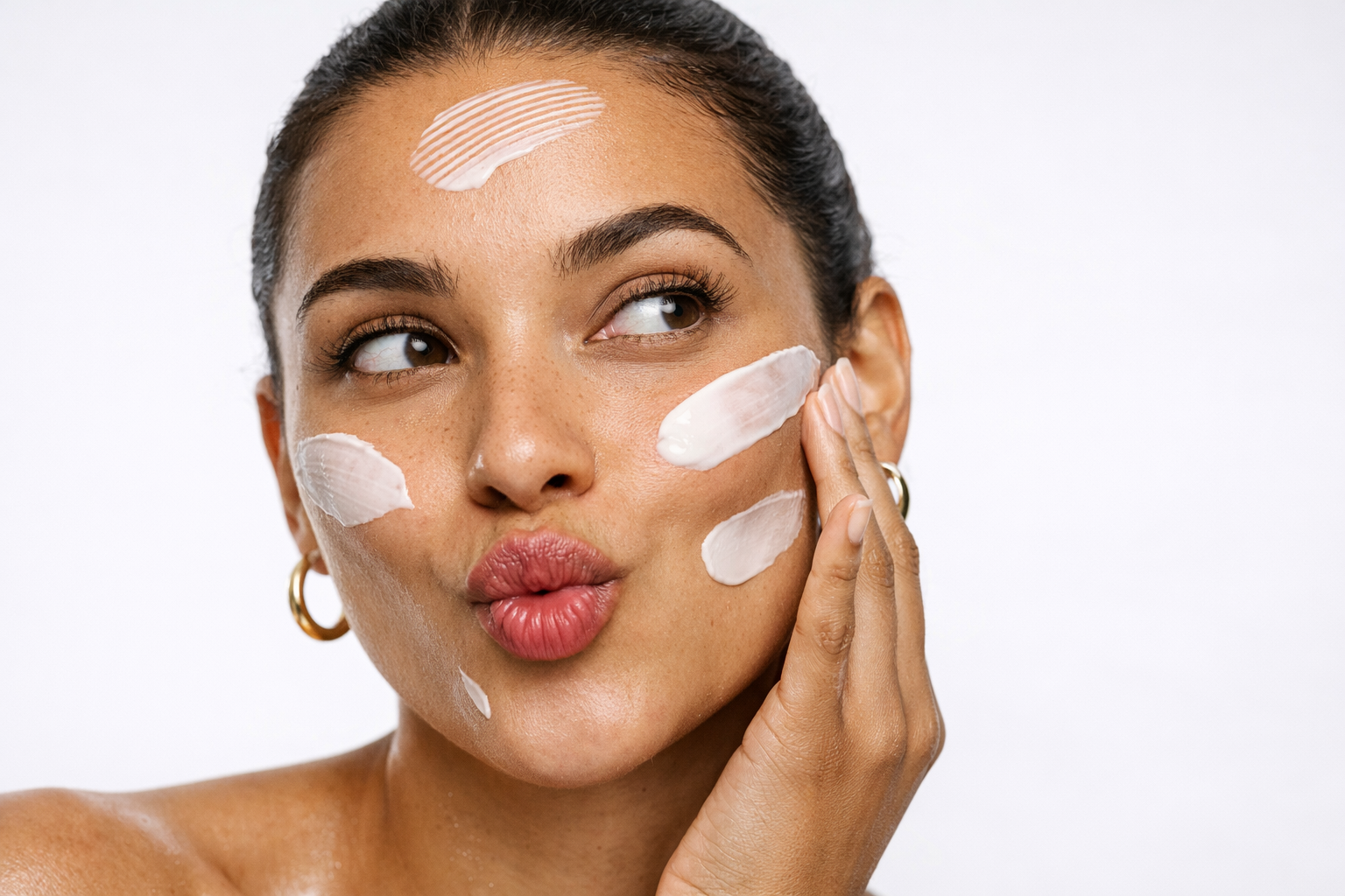 Routine peau grasse et acnéique : les 4 étapes qui changent tout
